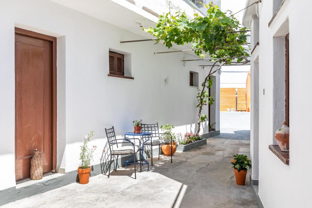 Uncle John'S Guesthouse Skopelos Exterior foto